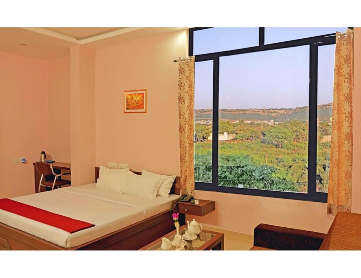 Hotel Shivam Fort View, Chittorgarh Zewnętrze zdjęcie